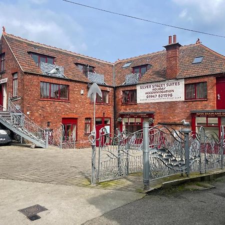 Silver Street Suites Whitby Buitenkant foto