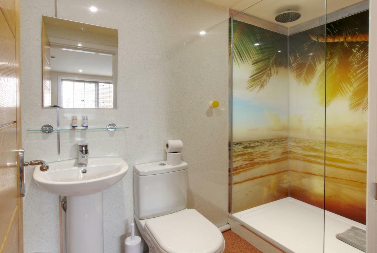 Silver Street Suites Whitby Buitenkant foto