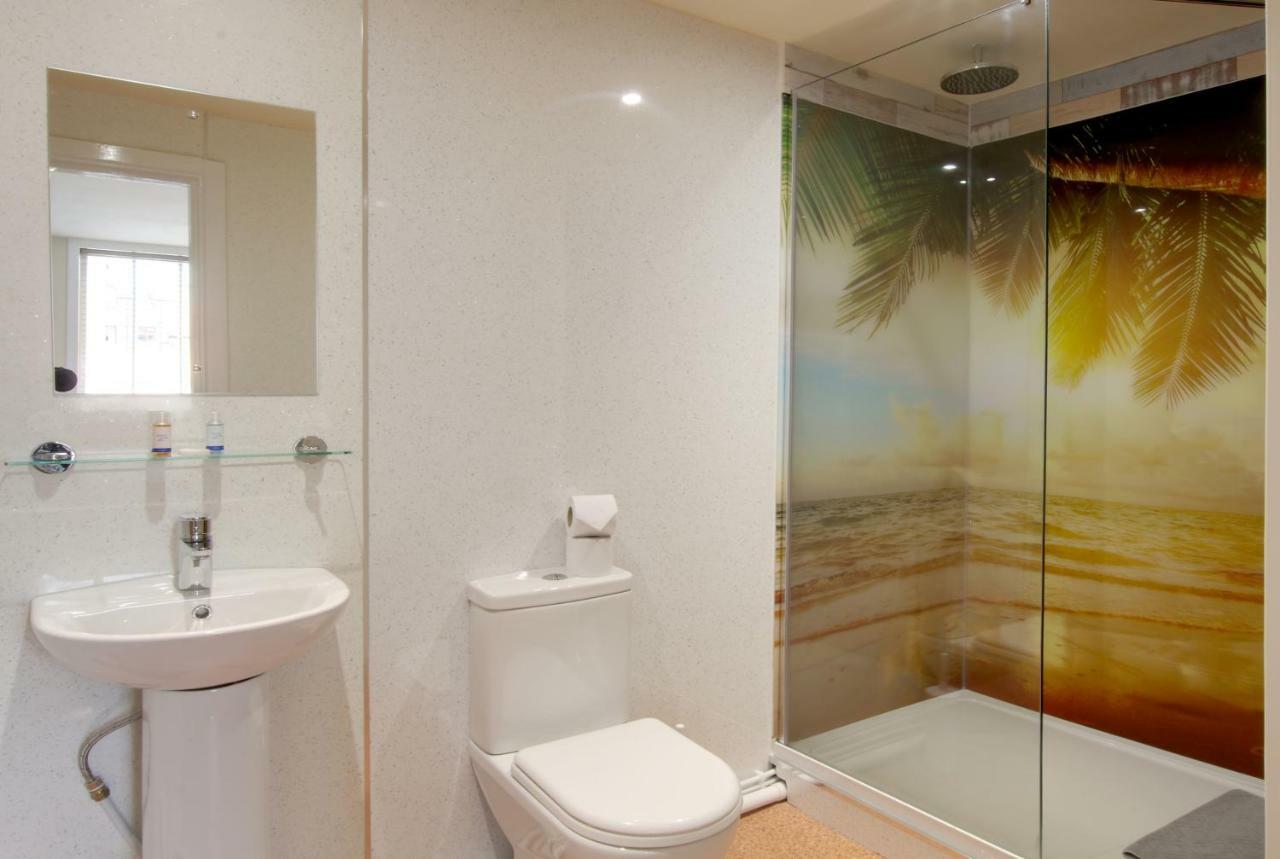 Silver Street Suites Whitby Buitenkant foto